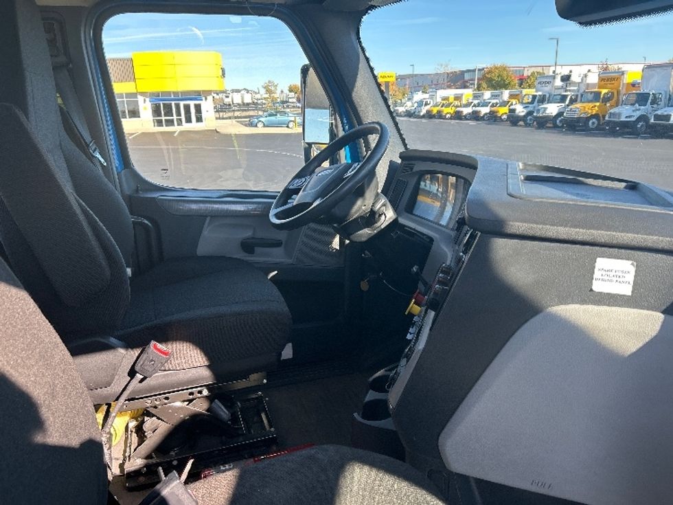 Day Cab Tractor-Heavy Duty Tractors-Freightliner-2020-T12664ST-Windsor-WI-310,549\n\t\tmiles-$ 55,000 - Image 14