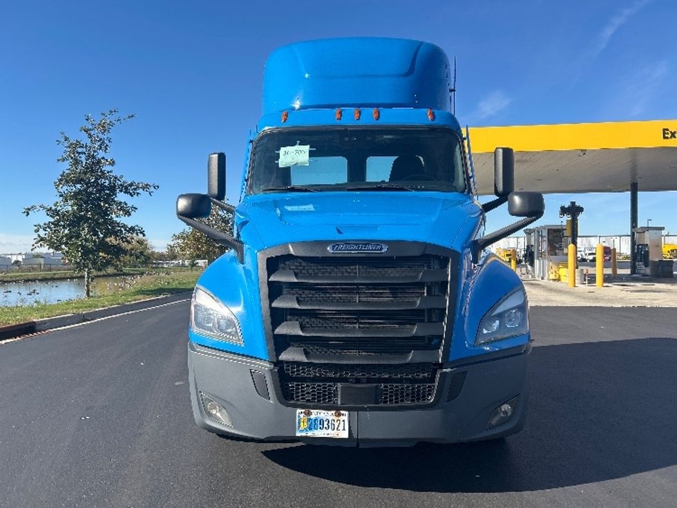 Day Cab Tractor-Heavy Duty Tractors-Freightliner-2020-T12664ST-Windsor-WI-310,549\n\t\tmiles-$ 55,000 - Image 2