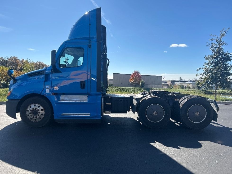 Day Cab Tractor-Heavy Duty Tractors-Freightliner-2020-T12664ST-Windsor-WI-310,549\n\t\tmiles-$ 55,000 - Image 4