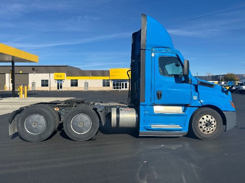 Day Cab Tractor-Heavy Duty Tractors-Freightliner-2020-T12664ST-Windsor-WI-310,549\n\t\tmiles-$ 55,000 - Image 8