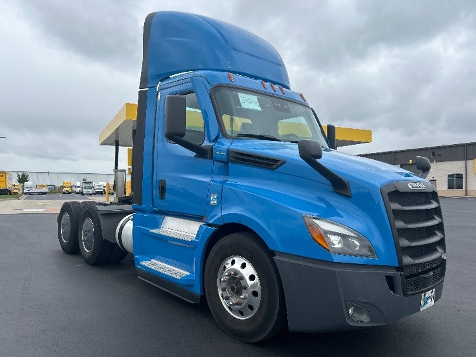 Day Cab Tractor-Heavy Duty Tractors-Freightliner-2020-T12664ST-Windsor-WI-319,747\n\t\tmiles-$ 54,500 - Image 1
