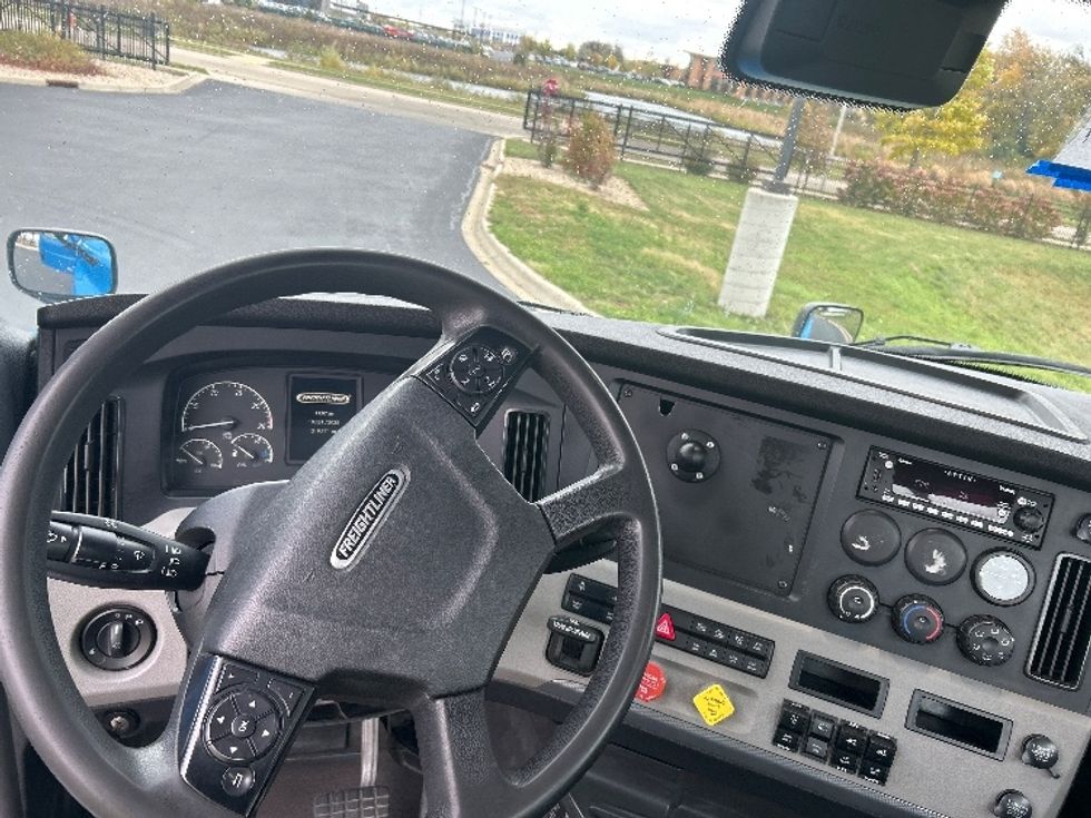 Day Cab Tractor-Heavy Duty Tractors-Freightliner-2020-T12664ST-Windsor-WI-319,747\n\t\tmiles-$ 54,500 - Image 11