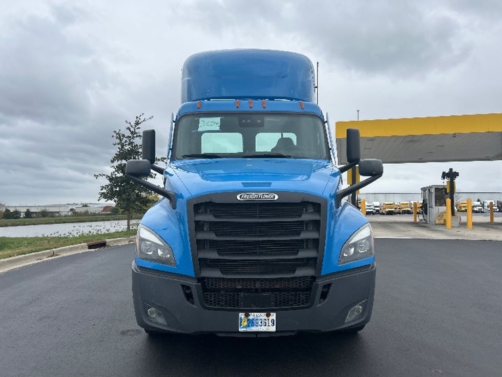 Day Cab Tractor-Heavy Duty Tractors-Freightliner-2020-T12664ST-Windsor-WI-319,747\n\t\tmiles-$ 54,500 - Image 2