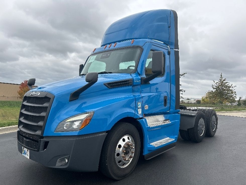 Day Cab Tractor-Heavy Duty Tractors-Freightliner-2020-T12664ST-Windsor-WI-319,747\n\t\tmiles-$ 54,500 - Image 3