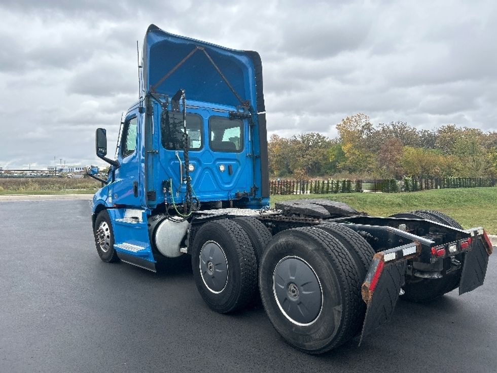 Day Cab Tractor-Heavy Duty Tractors-Freightliner-2020-T12664ST-Windsor-WI-319,747\n\t\tmiles-$ 54,500 - Image 5