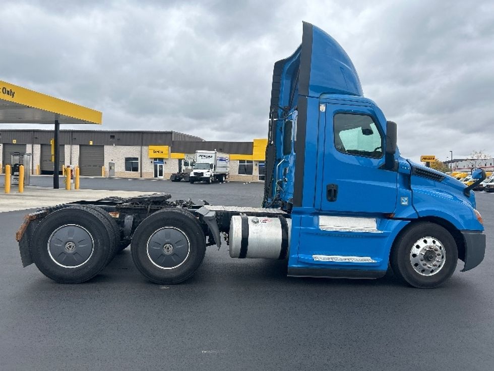 Day Cab Tractor-Heavy Duty Tractors-Freightliner-2020-T12664ST-Windsor-WI-319,747\n\t\tmiles-$ 54,500 - Image 8