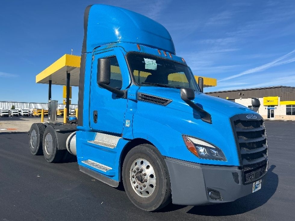 Day Cab Tractor-Heavy Duty Tractors-Freightliner-2020-T12664ST-Windsor-WI-335,824\n\t\tmiles-$ 53,750 - Image 1