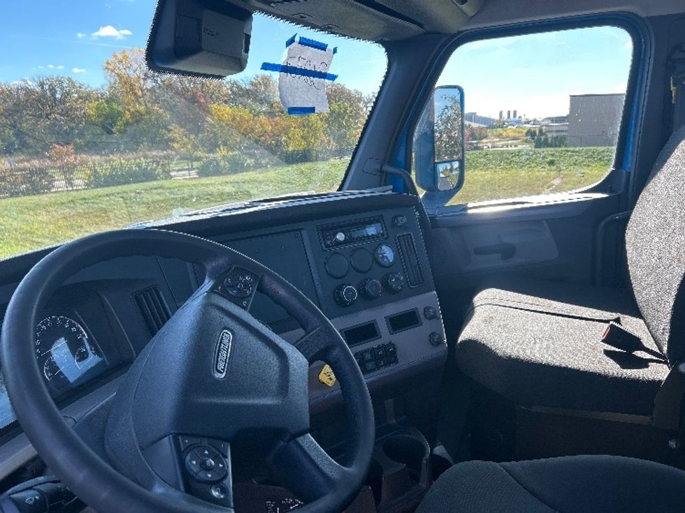 Day Cab Tractor-Heavy Duty Tractors-Freightliner-2020-T12664ST-Windsor-WI-335,824\n\t\tmiles-$ 53,750 - Image 10