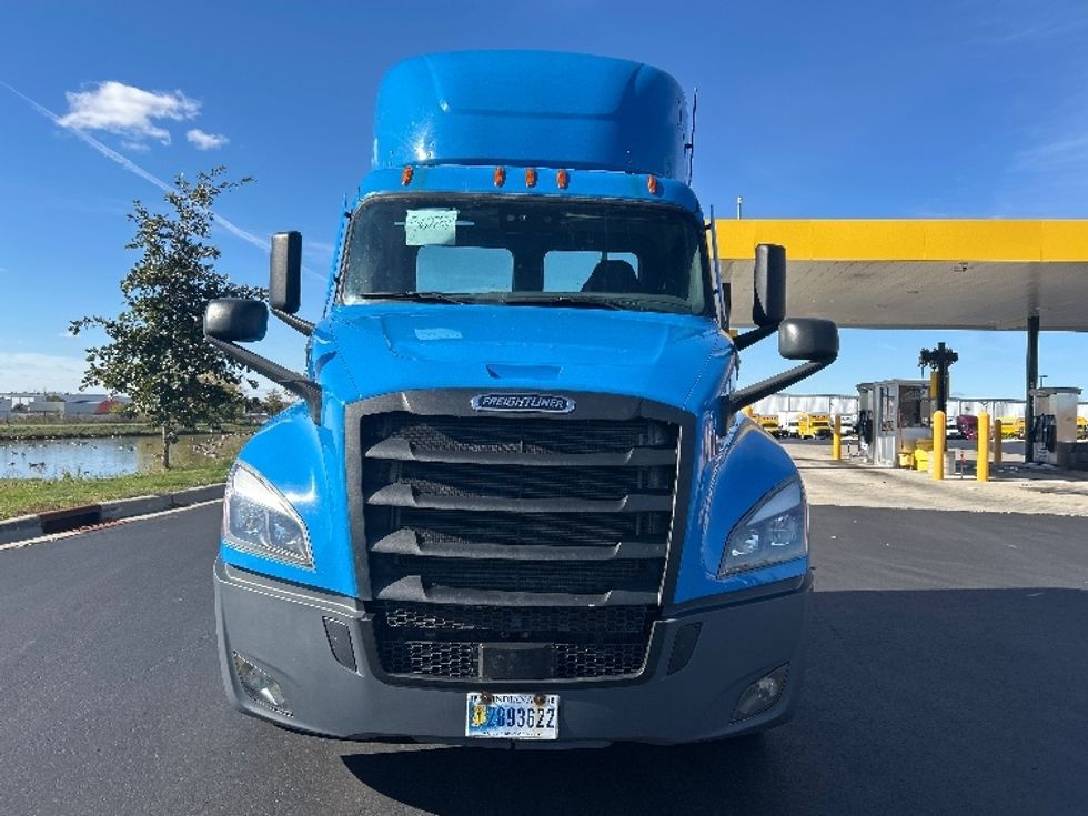 Day Cab Tractor-Heavy Duty Tractors-Freightliner-2020-T12664ST-Windsor-WI-335,824\n\t\tmiles-$ 53,750 - Image 2