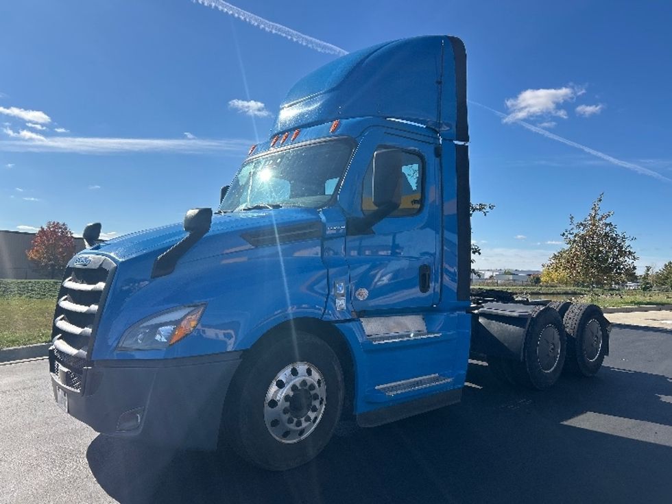 Day Cab Tractor-Heavy Duty Tractors-Freightliner-2020-T12664ST-Windsor-WI-335,824\n\t\tmiles-$ 53,750 - Image 3