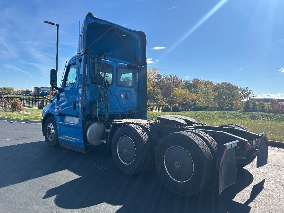 Day Cab Tractor-Heavy Duty Tractors-Freightliner-2020-T12664ST-Windsor-WI-335,824\n\t\tmiles-$ 53,750 - Image 5