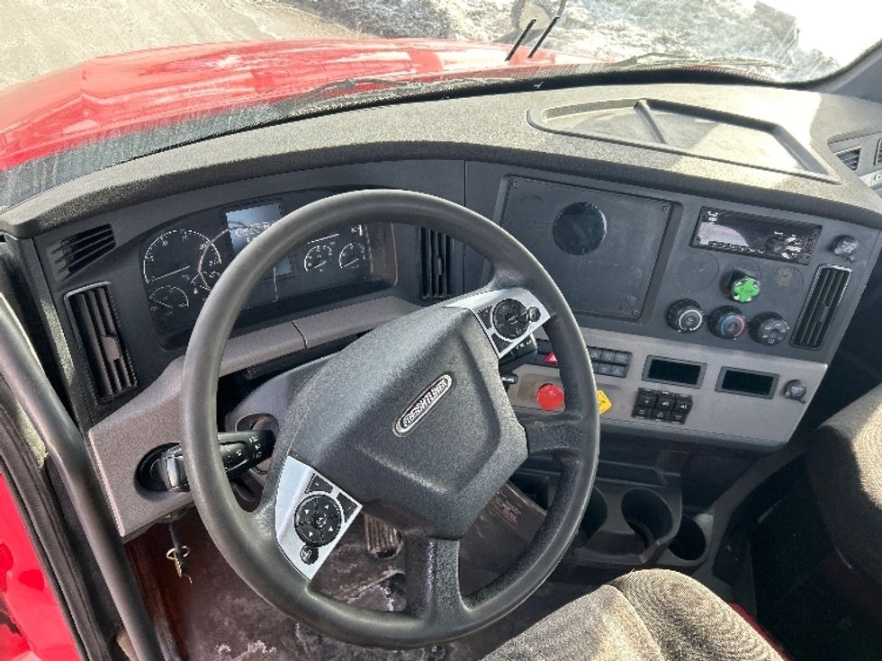 Day Cab Tractor-Heavy Duty Tractors-Freightliner-2020-T12664ST-Windsor-WI-360,247\n\t\tmiles-$ 49,250 - Image 11