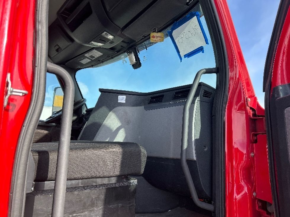 Day Cab Tractor-Heavy Duty Tractors-Freightliner-2020-T12664ST-Windsor-WI-360,247\n\t\tmiles-$ 49,250 - Image 12