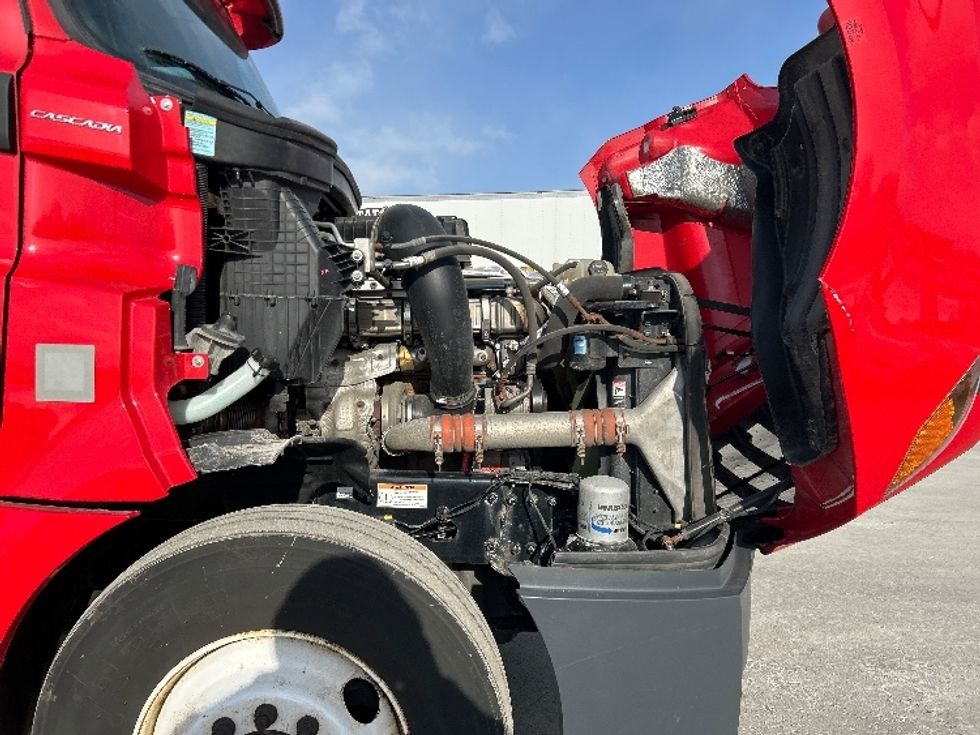 Day Cab Tractor-Heavy Duty Tractors-Freightliner-2020-T12664ST-Windsor-WI-360,247\n\t\tmiles-$ 49,250 - Image 15