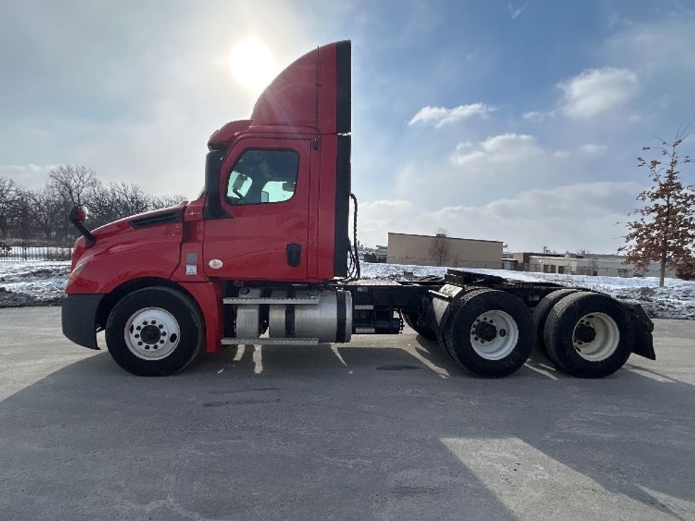 Day Cab Tractor-Heavy Duty Tractors-Freightliner-2020-T12664ST-Windsor-WI-360,247\n\t\tmiles-$ 49,250 - Image 4