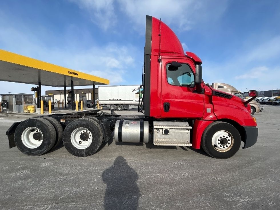 Day Cab Tractor-Heavy Duty Tractors-Freightliner-2020-T12664ST-Windsor-WI-360,247\n\t\tmiles-$ 49,250 - Image 8