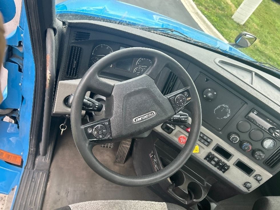 Day Cab Tractor-Heavy Duty Tractors-Freightliner-2020-T12664ST-Windsor-WI-361,565\n\t\tmiles-$ 52,500 - Image 11