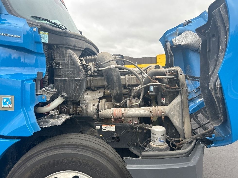 Day Cab Tractor-Heavy Duty Tractors-Freightliner-2020-T12664ST-Windsor-WI-361,565\n\t\tmiles-$ 52,500 - Image 15