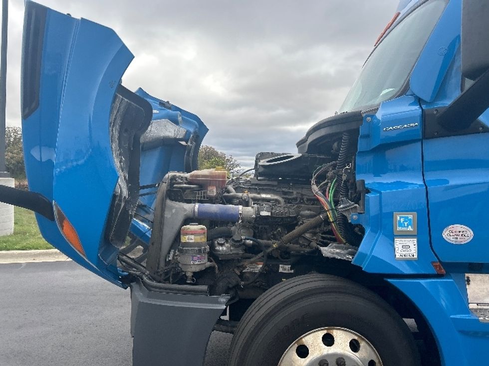 Day Cab Tractor-Heavy Duty Tractors-Freightliner-2020-T12664ST-Windsor-WI-361,565\n\t\tmiles-$ 52,500 - Image 16