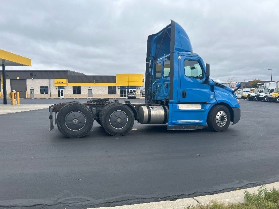 Day Cab Tractor-Heavy Duty Tractors-Freightliner-2020-T12664ST-Windsor-WI-361,565\n\t\tmiles-$ 52,500 - Image 8