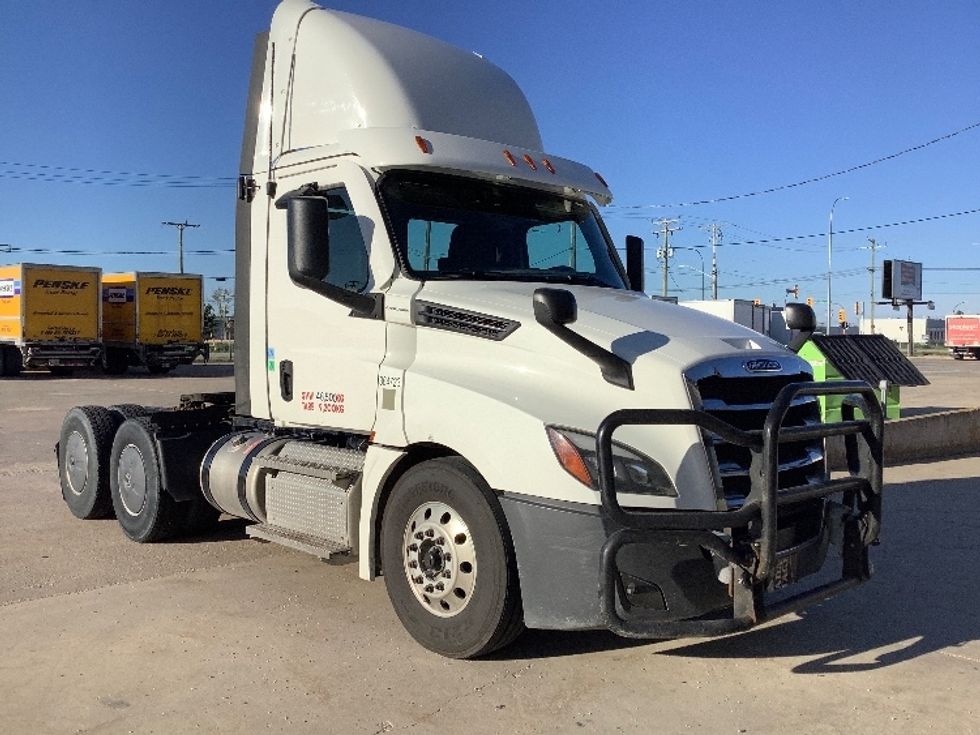 Day Cab Tractor-Heavy Duty Tractors-Freightliner-2020-T12664ST-Winnipeg-MB-519,025\n\t\tkm-$ 70,000 - Image 1