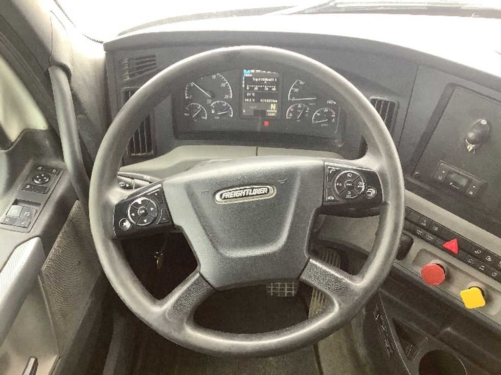 Day Cab Tractor-Heavy Duty Tractors-Freightliner-2020-T12664ST-Winnipeg-MB-519,025\n\t\tkm-$ 70,000 - Image 11