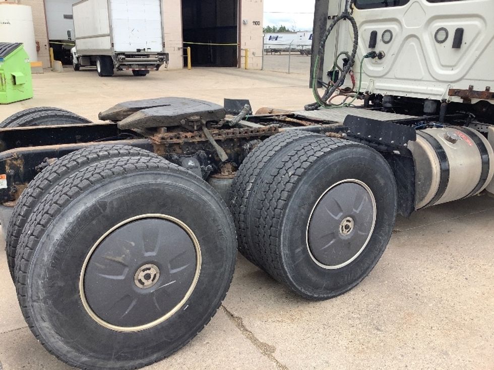 Day Cab Tractor-Heavy Duty Tractors-Freightliner-2020-T12664ST-Winnipeg-MB-519,025\n\t\tkm-$ 70,000 - Image 17