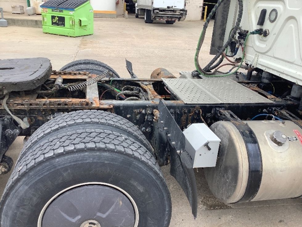 Day Cab Tractor-Heavy Duty Tractors-Freightliner-2020-T12664ST-Winnipeg-MB-519,025\n\t\tkm-$ 70,000 - Image 18