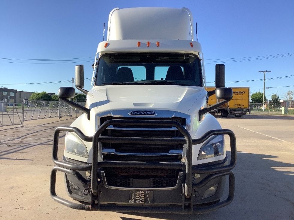 Day Cab Tractor-Heavy Duty Tractors-Freightliner-2020-T12664ST-Winnipeg-MB-519,025\n\t\tkm-$ 70,000 - Image 2
