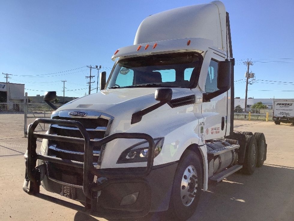 Day Cab Tractor-Heavy Duty Tractors-Freightliner-2020-T12664ST-Winnipeg-MB-519,025\n\t\tkm-$ 70,000 - Image 3