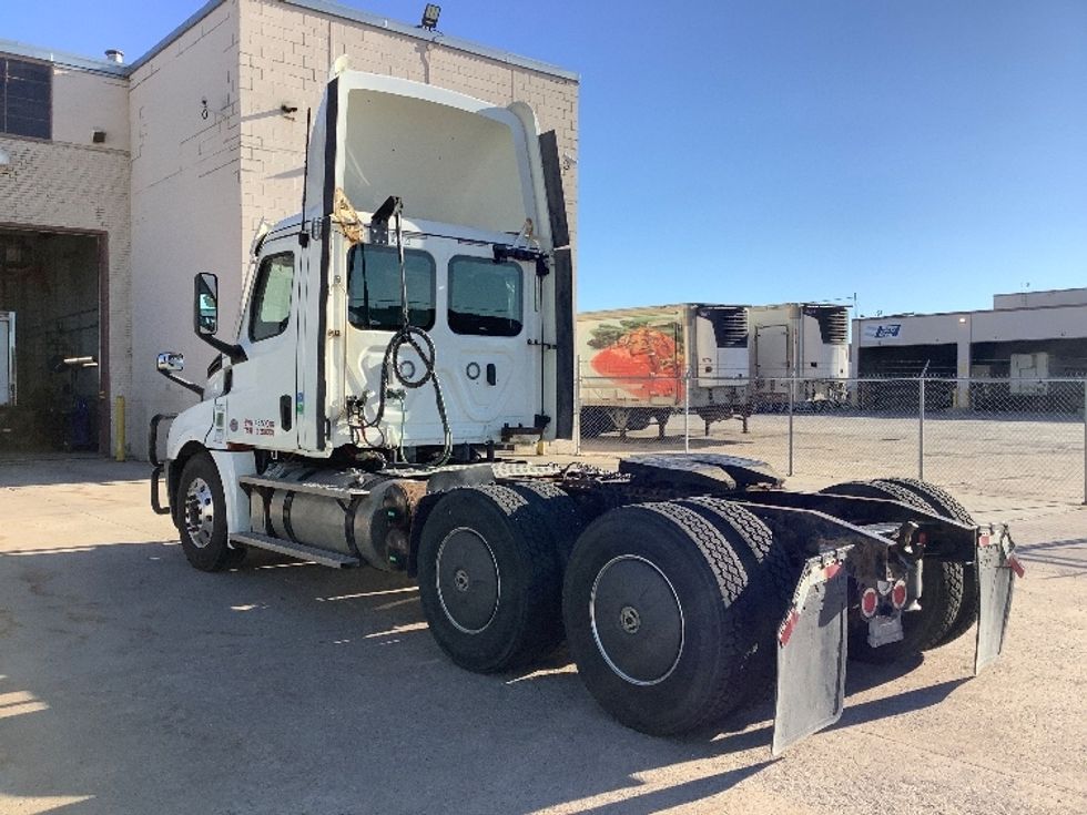 Day Cab Tractor-Heavy Duty Tractors-Freightliner-2020-T12664ST-Winnipeg-MB-519,025\n\t\tkm-$ 70,000 - Image 5