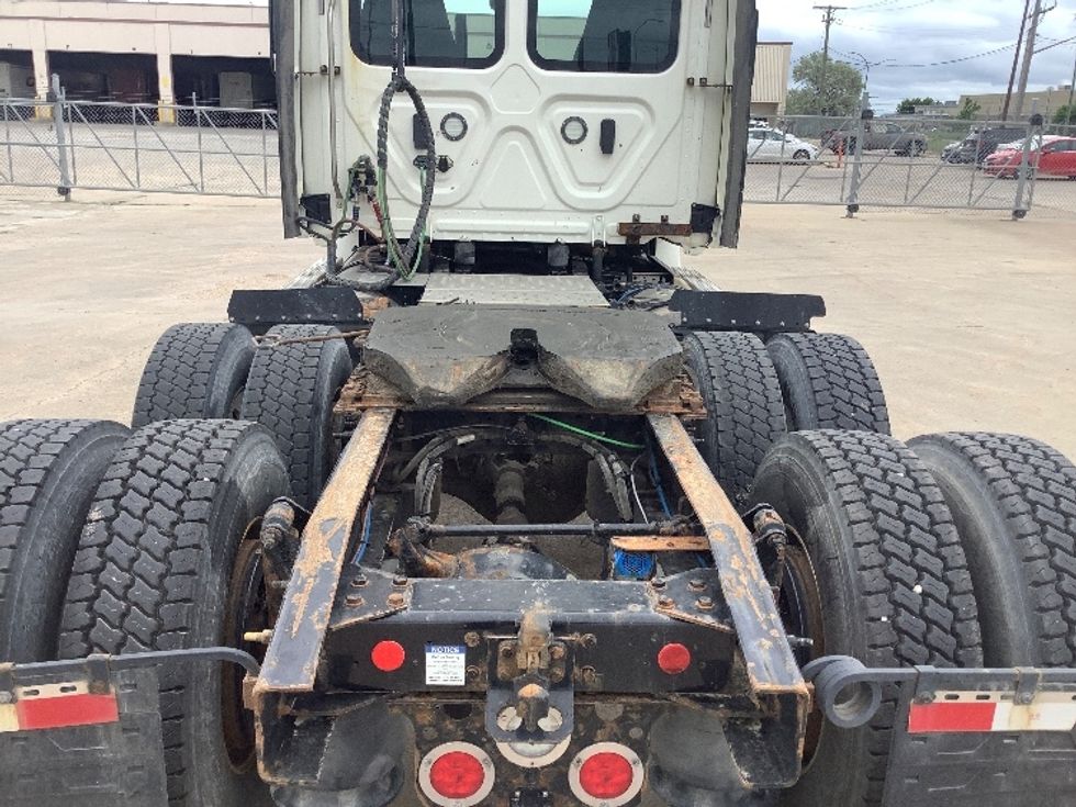 Day Cab Tractor-Heavy Duty Tractors-Freightliner-2020-T12664ST-Winnipeg-MB-519,025\n\t\tkm-$ 70,000 - Image 6