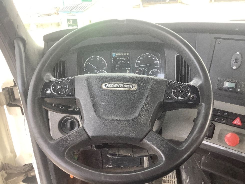 Day Cab Tractor-Heavy Duty Tractors-Freightliner-2020-T12664ST-Winnipeg-MB-677,800\n\t\tkm-$ 63,500 - Image 11