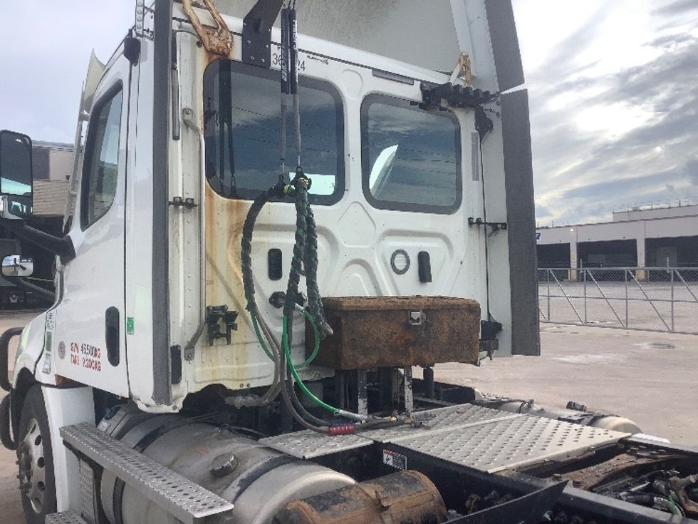 Day Cab Tractor-Heavy Duty Tractors-Freightliner-2020-T12664ST-Winnipeg-MB-677,800\n\t\tkm-$ 63,500 - Image 17