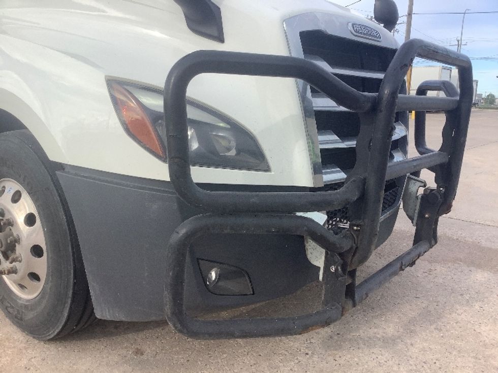 Day Cab Tractor-Heavy Duty Tractors-Freightliner-2020-T12664ST-Winnipeg-MB-677,800\n\t\tkm-$ 63,500 - Image 19