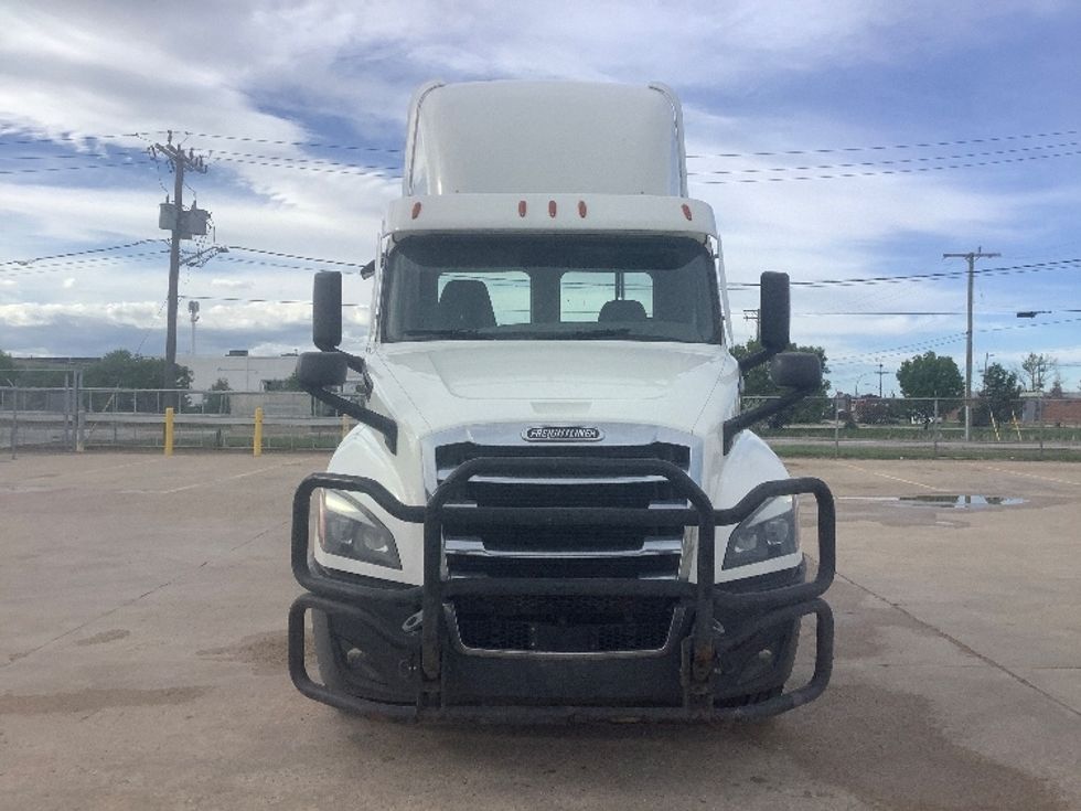 Day Cab Tractor-Heavy Duty Tractors-Freightliner-2020-T12664ST-Winnipeg-MB-677,800\n\t\tkm-$ 63,500 - Image 2