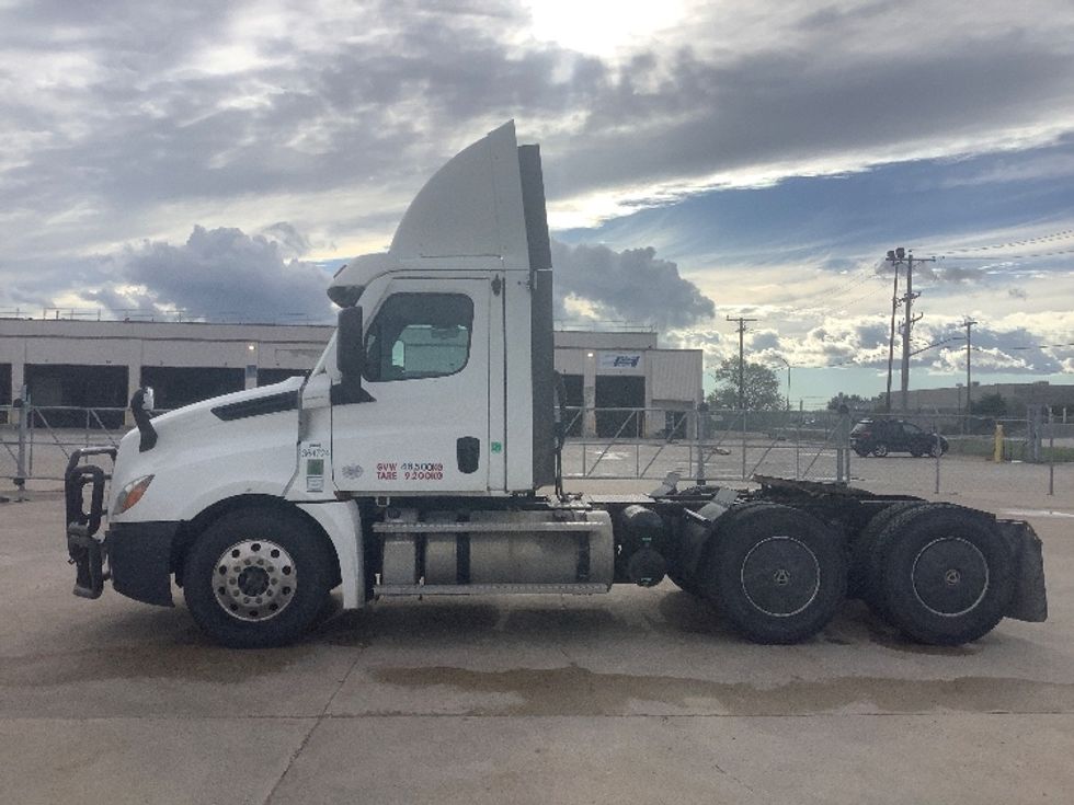 Day Cab Tractor-Heavy Duty Tractors-Freightliner-2020-T12664ST-Winnipeg-MB-677,800\n\t\tkm-$ 63,500 - Image 4