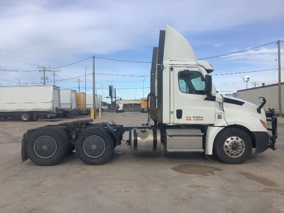 Day Cab Tractor-Heavy Duty Tractors-Freightliner-2020-T12664ST-Winnipeg-MB-677,800\n\t\tkm-$ 63,500 - Image 8
