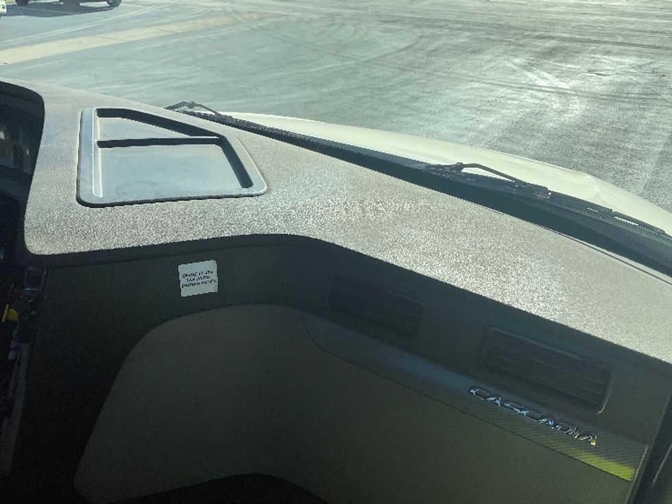 Day Cab Tractor-Heavy Duty Tractors-Freightliner-2020-T12664ST-Youngstown-OH-163,741\n\t\tmiles-$ 60,750 - Image 13