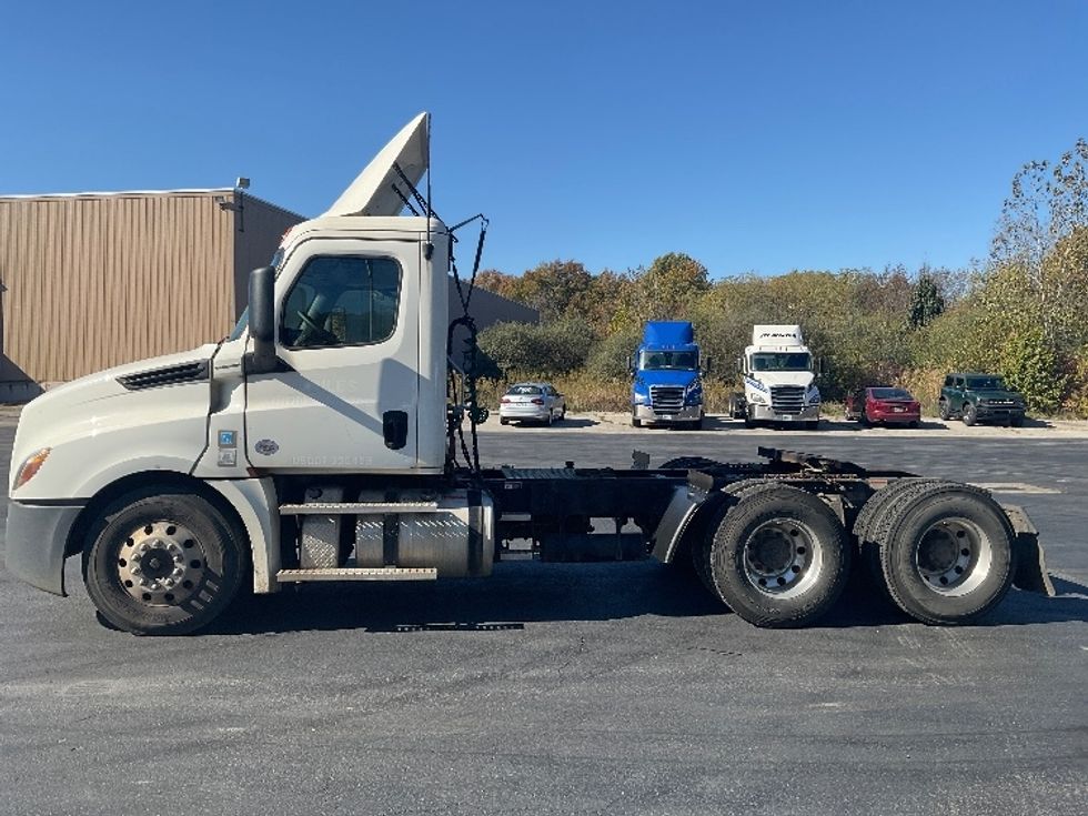 Day Cab Tractor-Heavy Duty Tractors-Freightliner-2020-T12664ST-Youngstown-OH-163,741\n\t\tmiles-$ 60,750 - Image 4