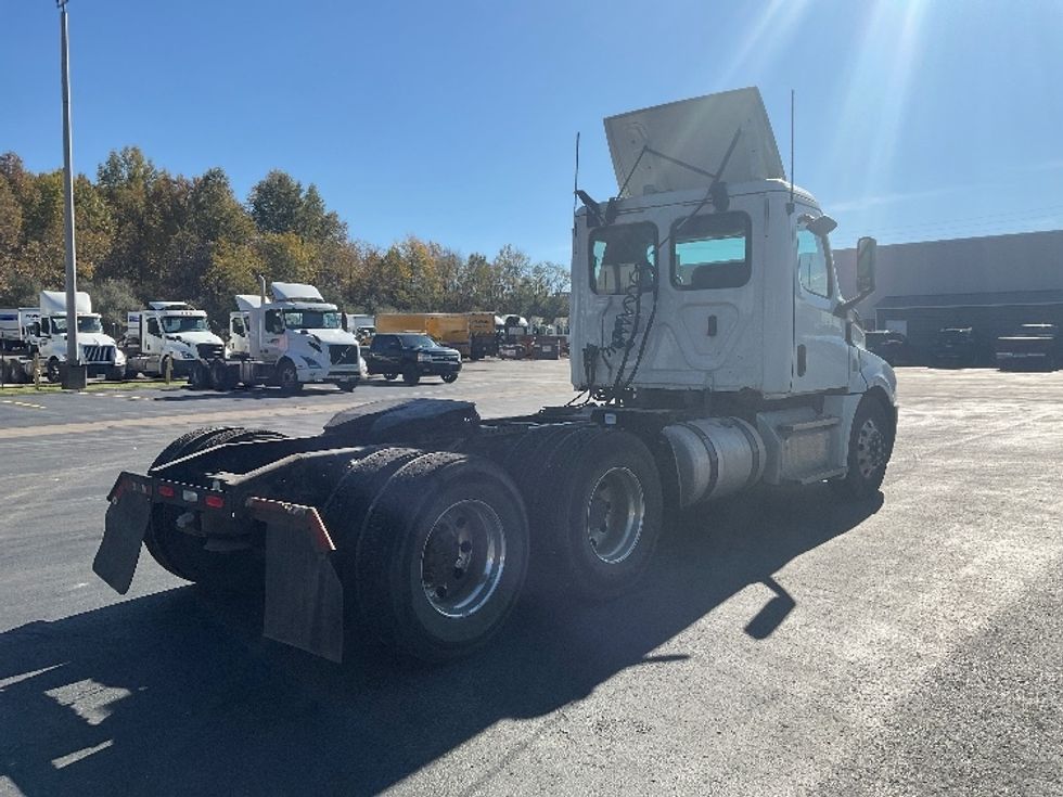 Day Cab Tractor-Heavy Duty Tractors-Freightliner-2020-T12664ST-Youngstown-OH-163,741\n\t\tmiles-$ 60,750 - Image 7