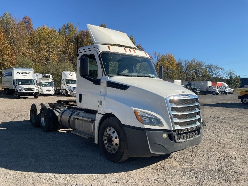 Day Cab Tractor-Heavy Duty Tractors-Freightliner-2020-T12664ST-Youngstown-OH-226,111\n\t\tmiles-$ 57,500 - Image 1