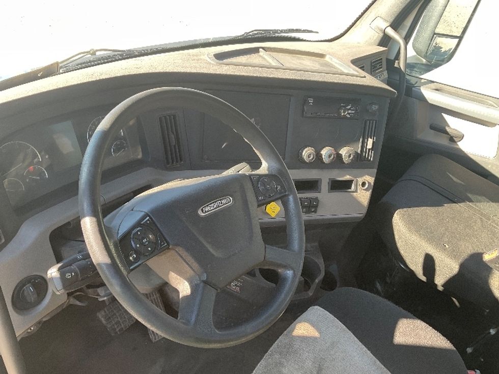 Day Cab Tractor-Heavy Duty Tractors-Freightliner-2020-T12664ST-Youngstown-OH-226,111\n\t\tmiles-$ 57,500 - Image 10