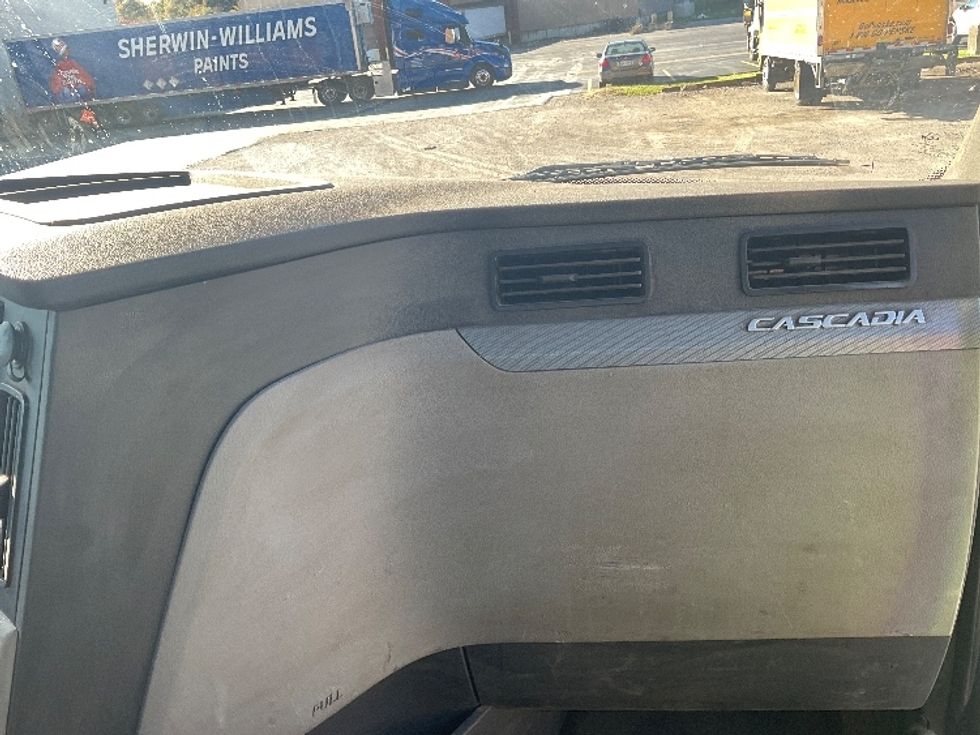 Day Cab Tractor-Heavy Duty Tractors-Freightliner-2020-T12664ST-Youngstown-OH-226,111\n\t\tmiles-$ 57,500 - Image 13