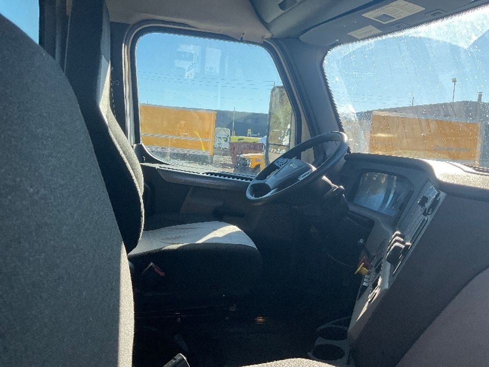 Day Cab Tractor-Heavy Duty Tractors-Freightliner-2020-T12664ST-Youngstown-OH-226,111\n\t\tmiles-$ 57,500 - Image 14