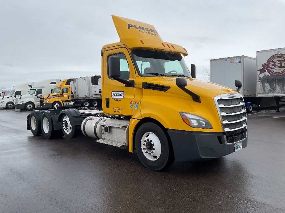 Day Cab Tractor-Heavy Duty Tractors-Freightliner-2020-T12684ST-Boise-ID-319,354\n\t\tmiles-$ 80,500 - Image 1