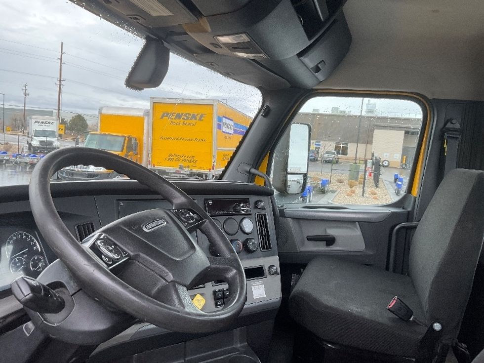 Day Cab Tractor-Heavy Duty Tractors-Freightliner-2020-T12684ST-Boise-ID-319,354\n\t\tmiles-$ 80,500 - Image 10