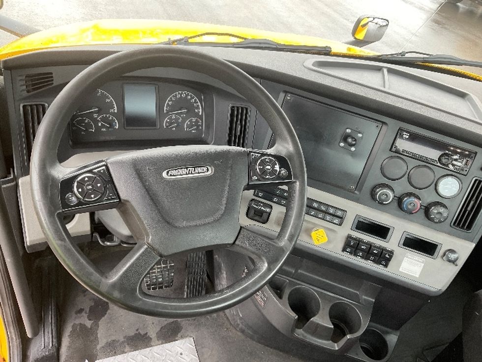 Day Cab Tractor-Heavy Duty Tractors-Freightliner-2020-T12684ST-Boise-ID-319,354\n\t\tmiles-$ 80,500 - Image 11