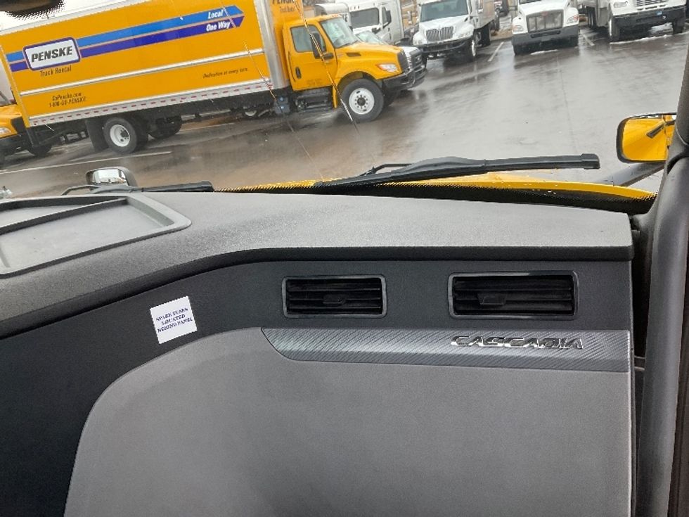 Day Cab Tractor-Heavy Duty Tractors-Freightliner-2020-T12684ST-Boise-ID-319,354\n\t\tmiles-$ 80,500 - Image 13