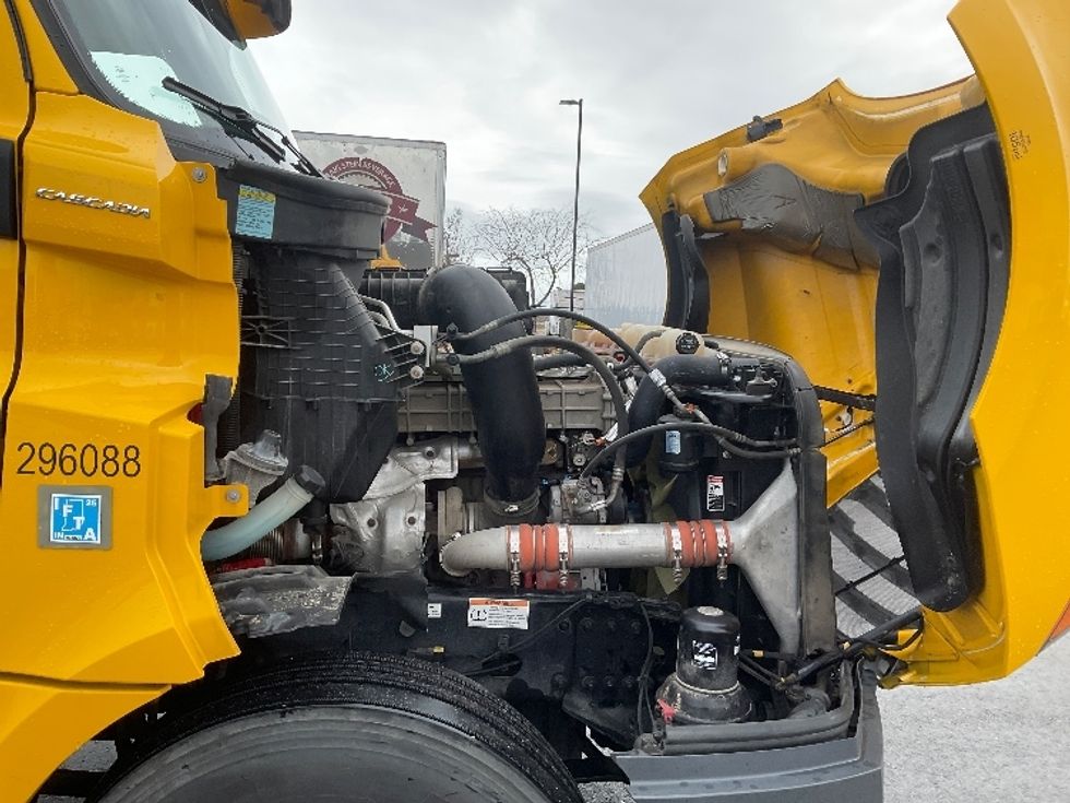 Day Cab Tractor-Heavy Duty Tractors-Freightliner-2020-T12684ST-Boise-ID-319,354\n\t\tmiles-$ 80,500 - Image 15